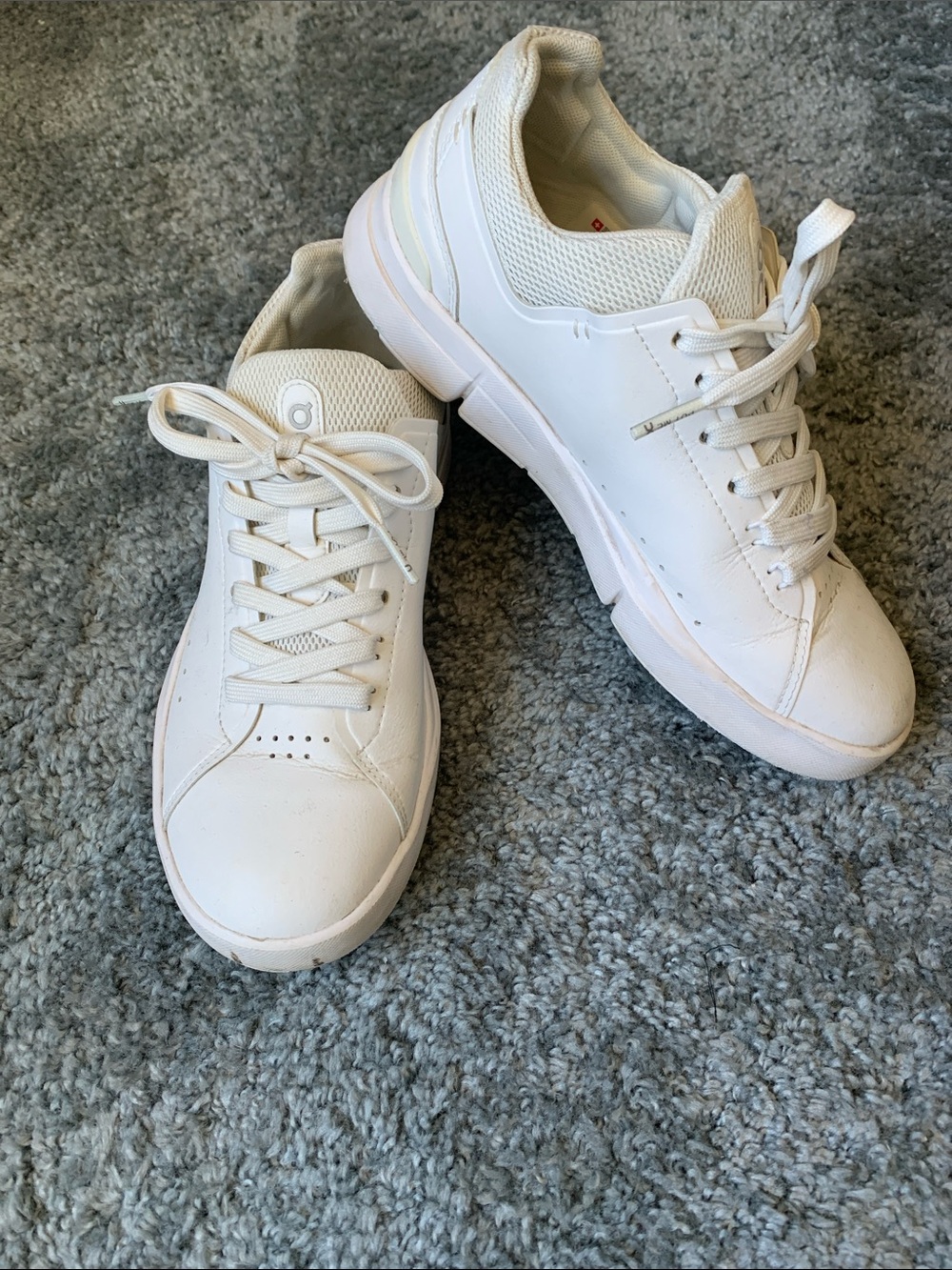 On Running White Low-Top Lace-Up Sneakers